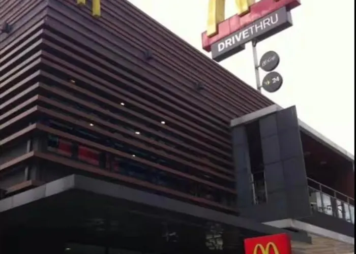 Miya's Crib C Tomas Morato Quezon 4*